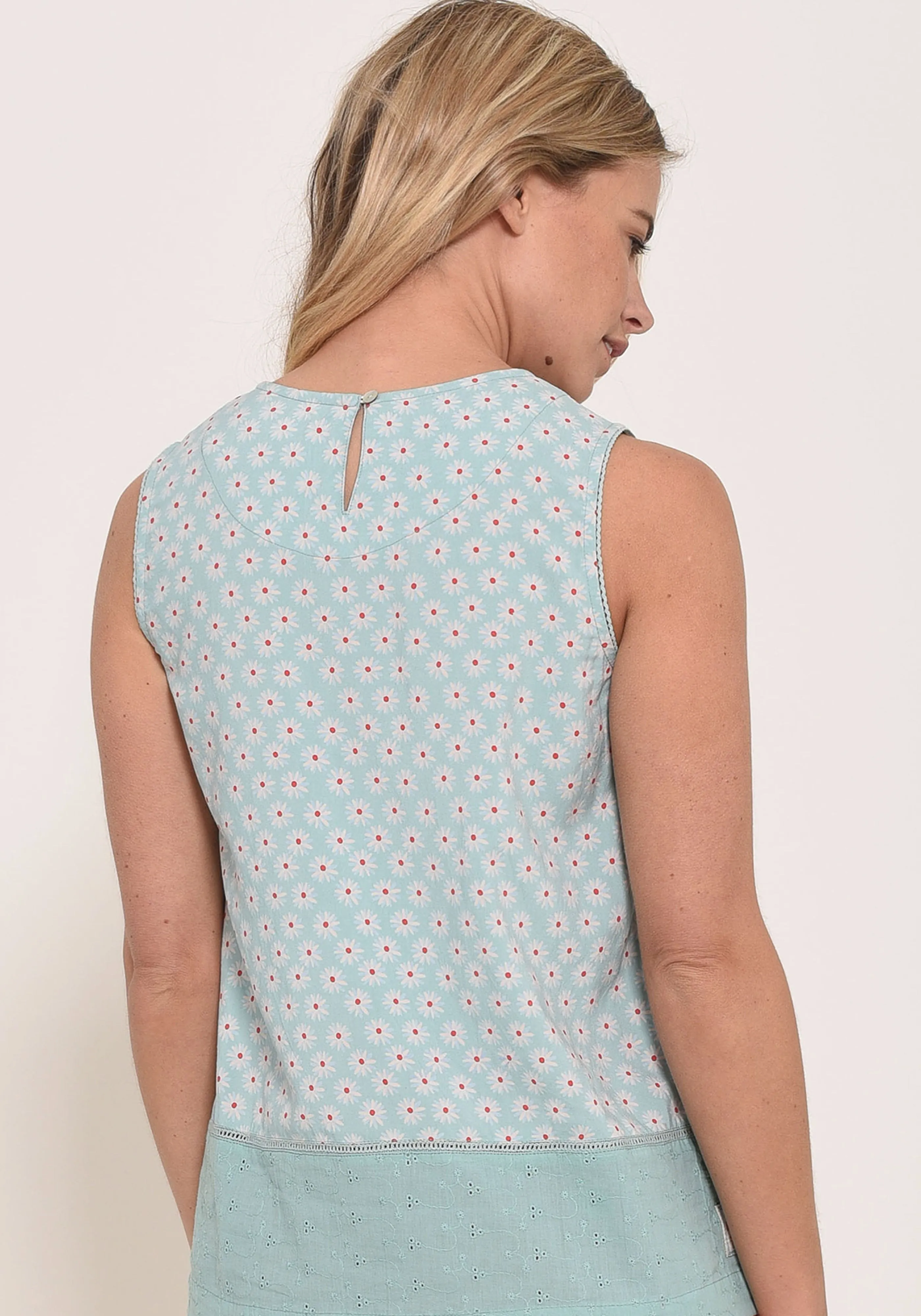 Daisy Sleeveless Blouse