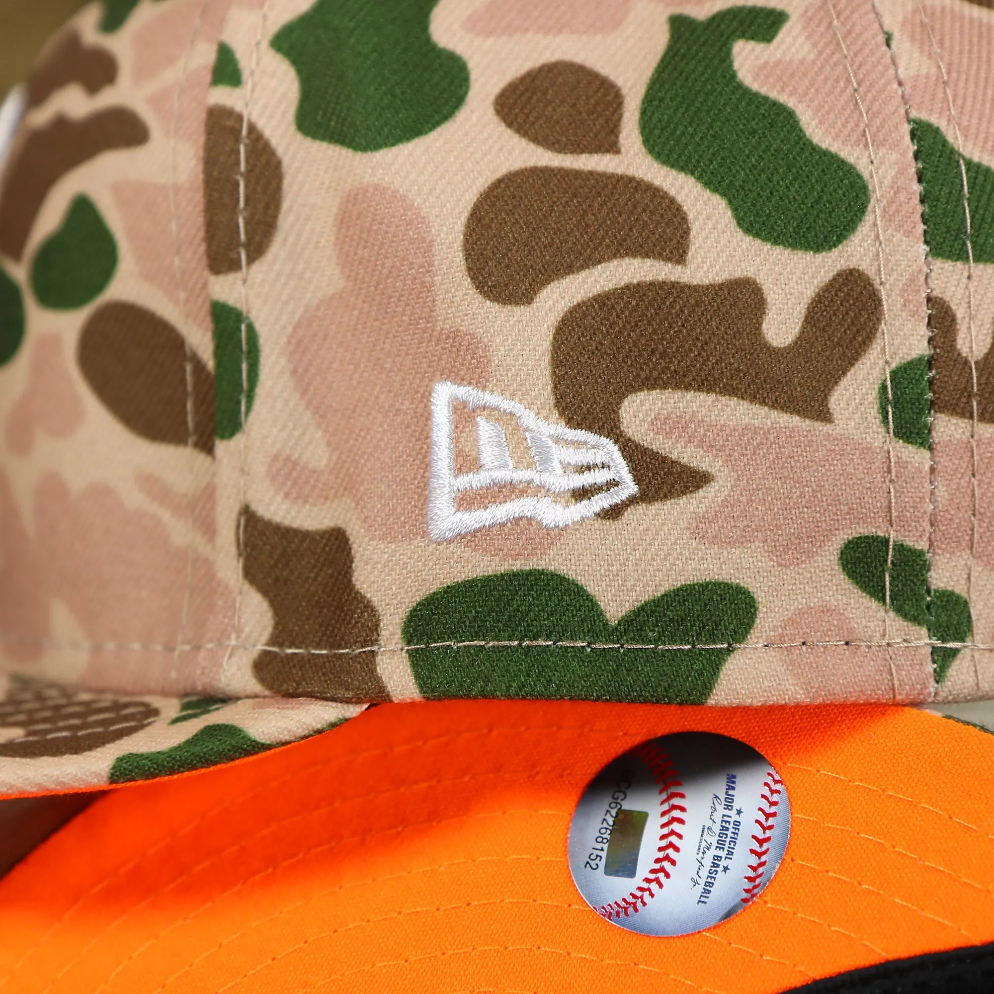 New York Yankees Duck Camo Neon Orange Undervisor World Series Side Patch Fitted Cap | Camo Tan 59Fifty Cap