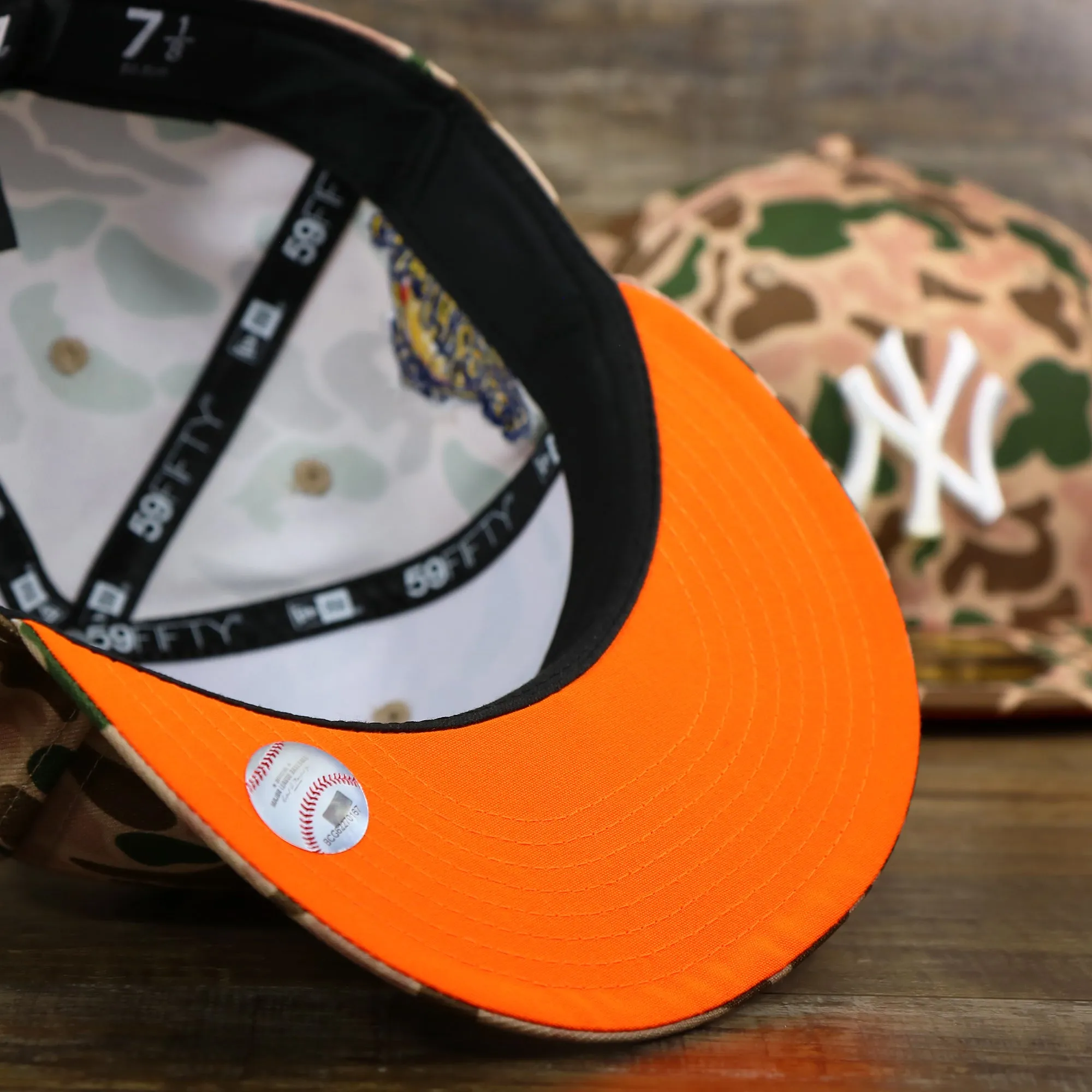 New York Yankees Duck Camo Neon Orange Undervisor World Series Side Patch Fitted Cap | Camo Tan 59Fifty Cap